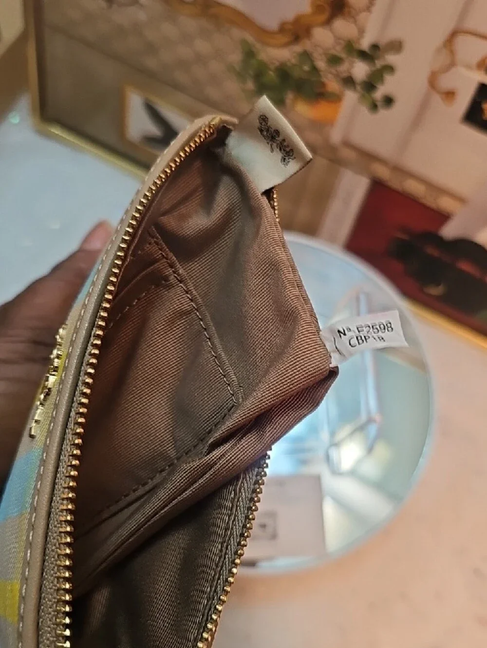 Coach corner zip
